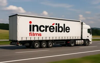 Cámara de cine sobre trípode